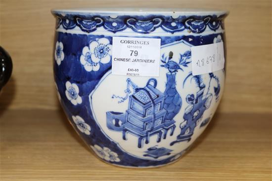 A Chinese blue and white jardiniere H.15.5cm
